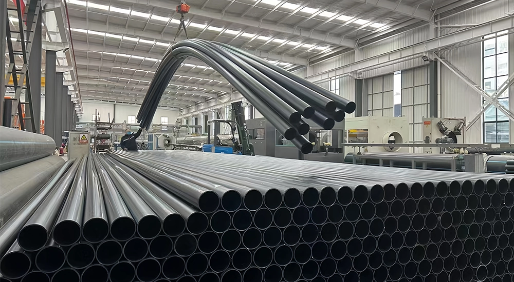 pe100 hdpe pipe in the factory